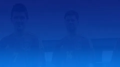 “英超第八轮补赛：曼联与利兹联握手言和，桑乔进球助力玫瑰德比战平局结束！”