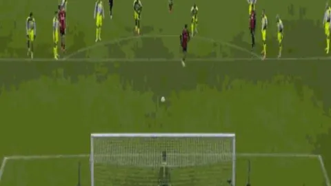 “挑战无切特强阵：小球战术再展锋芒，十年五小制胜江湖，对手寻求奇招取胜。”