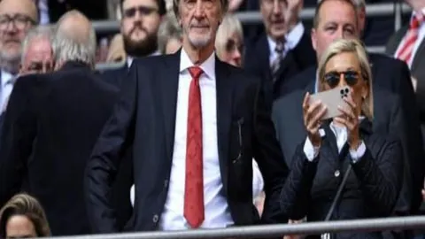 足坛风云预测：维拉险赢曼联3-2，利物浦对热刺以0-2取胜，纽卡对战切尔西战成1-1平手！