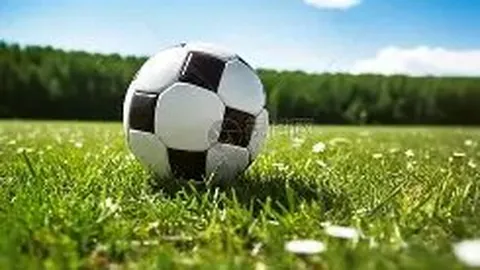 奥斯梅恩球衣破损，拼抢中不幸被撞倒